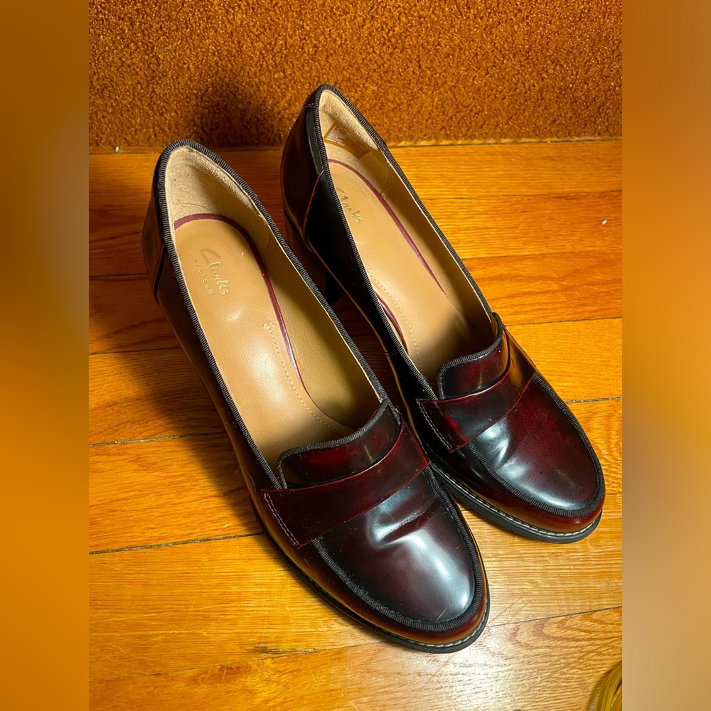 Clarks Tarah Grace Burgundy Pump - Size 8